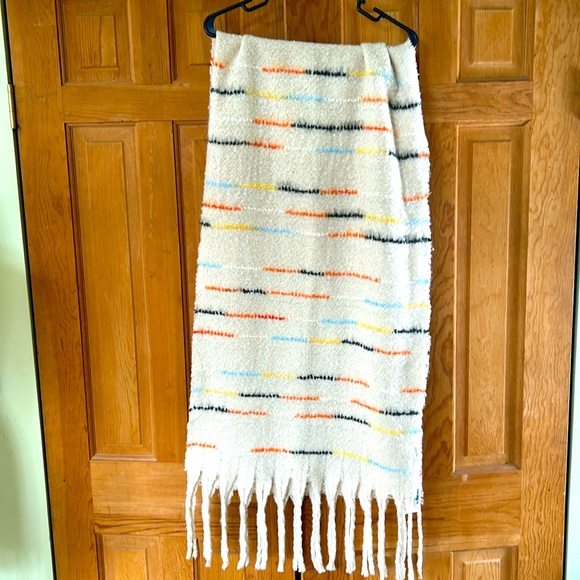 NWT Fringed Scarf in earthy colors with silver flecks. 100% Acrylic, never worn. - Picture 2 of 10
